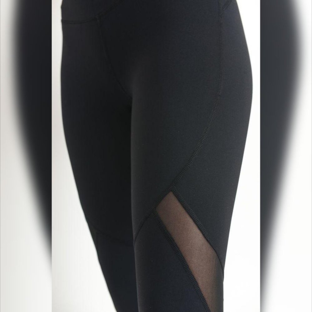 Highwaist Slanted Cross-Over Mesh Full Leggings - Picture 3 of 6